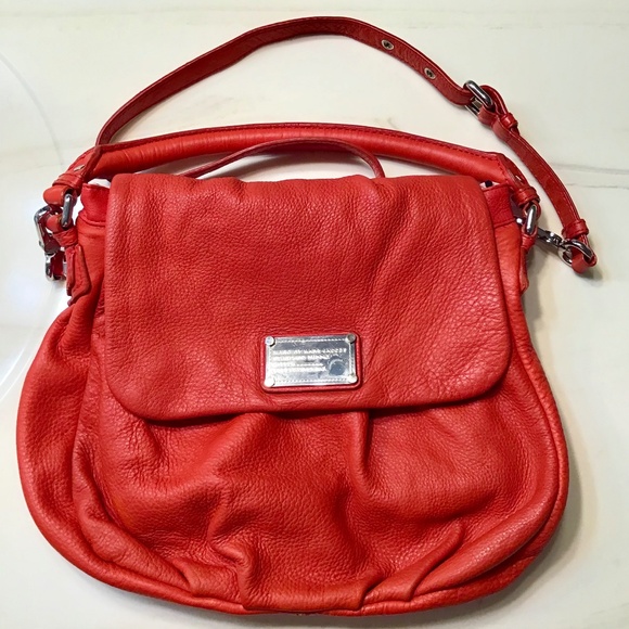 Marc Jacobs Handbags - Marc Jacobs crossbody Preowned bag in vivid orange